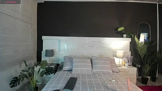 Camila Nyx online show from 2, 12, 2025