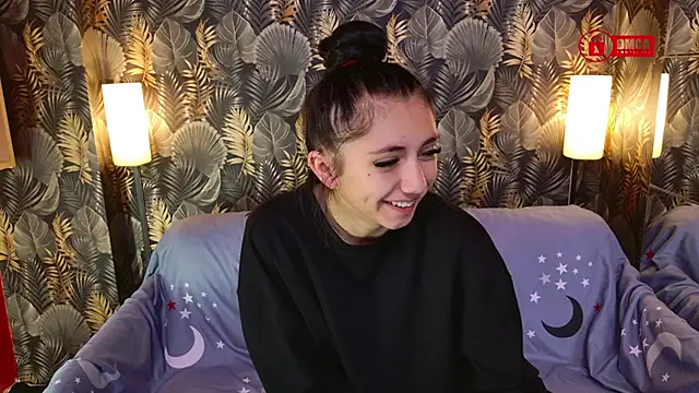 Charming LIA online show from 8, 11, 2025