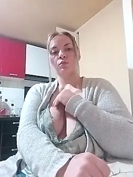 Snapshot of Mommygetnaughty chatting on 19, 10, 2025 Mommygetnaughty online show from 19, 10, 2025