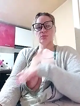 Snapshot of Mommygetnaughty chatting on 5, 10, 2025 Mommygetnaughty online show from 5, 10, 2025