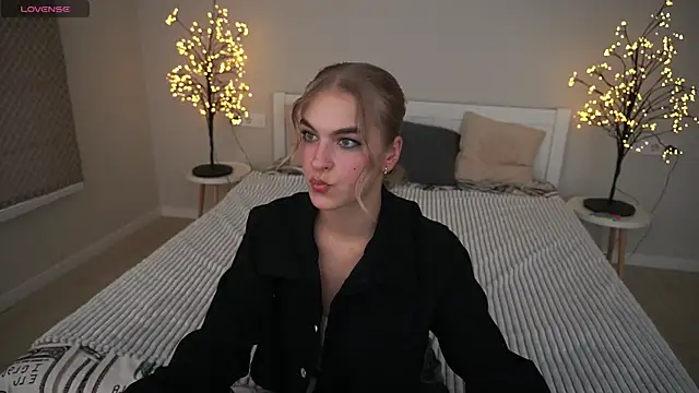 AlinaLiii online show from 11, 11, 2025