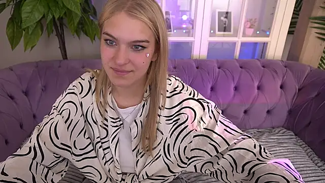Snapshot of AlinaLiii chatting on 15, 6, 2026 AlinaLiii online show from 15, 6, 2026