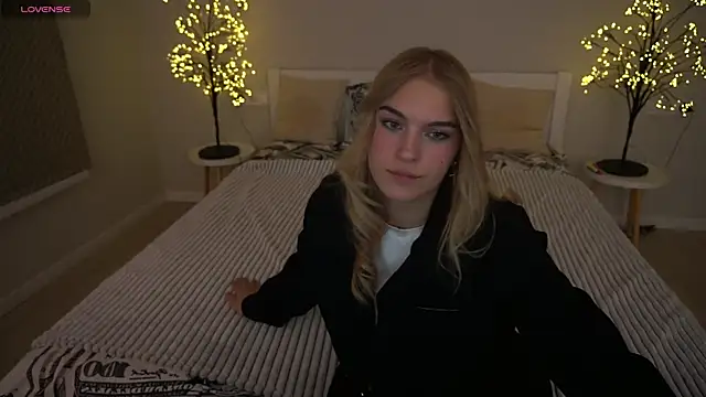 AlinaLiii online show from 22, 11, 2025