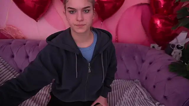 Snapshot of AlinaLiii chatting on 9, 2, 2026 AlinaLiii online show from 9, 2, 2026