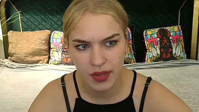 Snapshot of AlinaLiii chatting on 7, 5, 2026 AlinaLiii online show from 7, 5, 2026