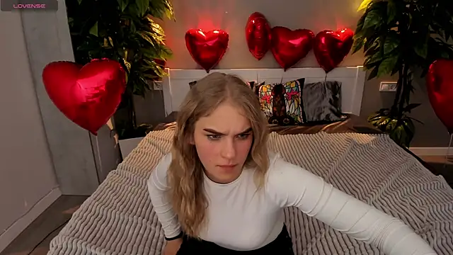 Snapshot of AlinaLiii chatting on 12, 2, 2026 AlinaLiii online show from 12, 2, 2026