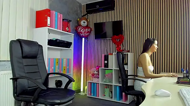 Snapshot of OfficeGirls chatting on 11, 6, 2026 OfficeGirls online show from 11, 6, 2026