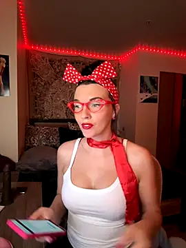 MaciiMayy online show from 5, 12, 2025