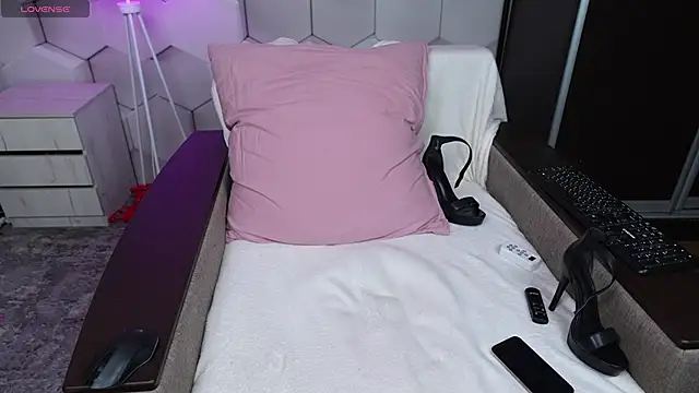 HottieEmma online show from 22, 12, 2025