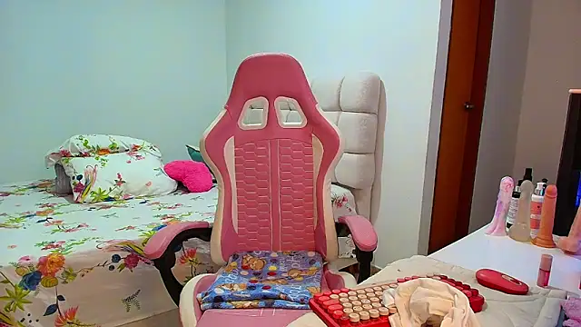 Snapshot of Julieta_Rose19 chatting on 30, 11, 2025 Julieta Rose19 online show from 30, 11, 2025