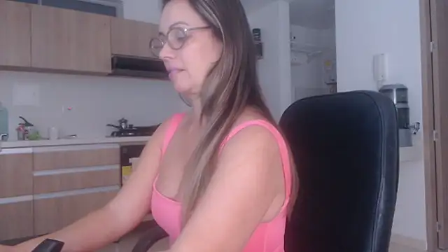 Snapshot of LovePaula chatting on 22, 6, 2026 LovePaula online show from 22, 6, 2026