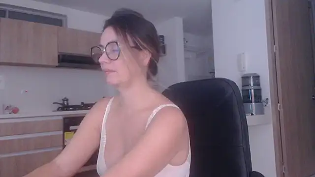Snapshot of LovePaula chatting on 28, 6, 2026 LovePaula online show from 28, 6, 2026