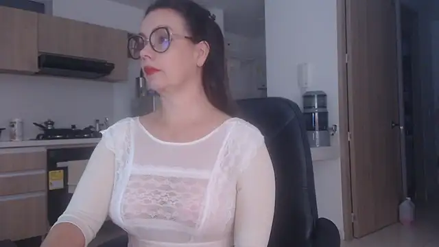 Snapshot of LovePaula chatting on 13, 7, 2026 LovePaula online show from 13, 7, 2026