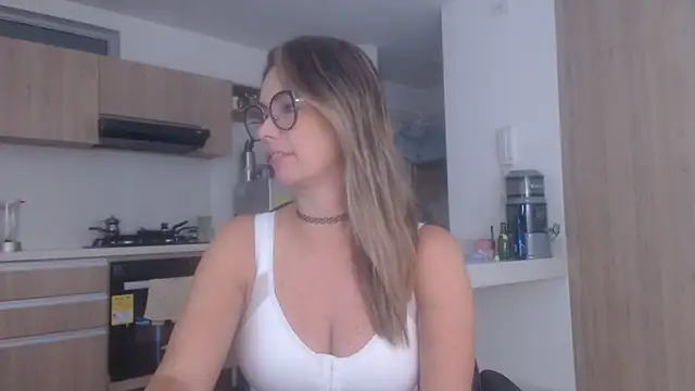 LovePaula online show from 4, 11, 2025