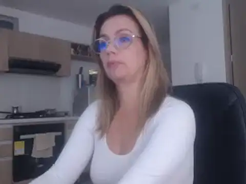 LovePaula online show from 10, 3, 2025