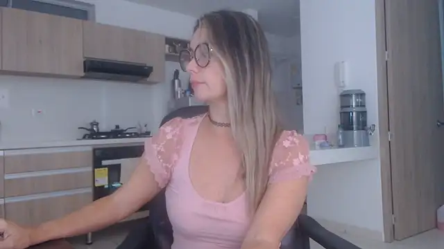 LovePaula online show from 3, 12, 2025