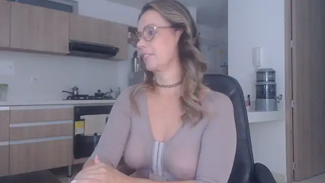 LovePaula online show from 14, 12, 2025