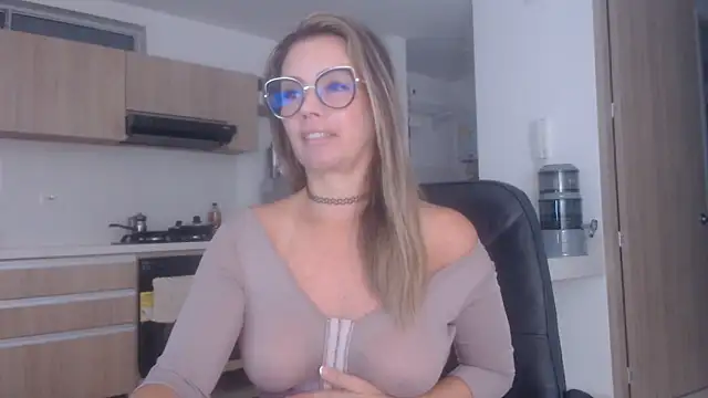 LovePaula online show from 25, 10, 2025