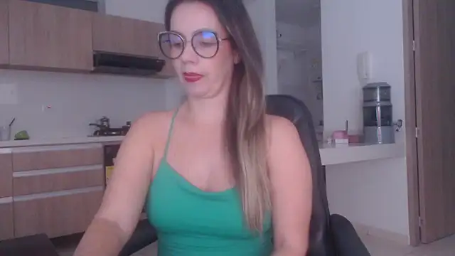 Snapshot of LovePaula chatting on 11, 7, 2026 LovePaula online show from 11, 7, 2026