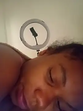 PrettahSantos online show from 29, 9, 2025