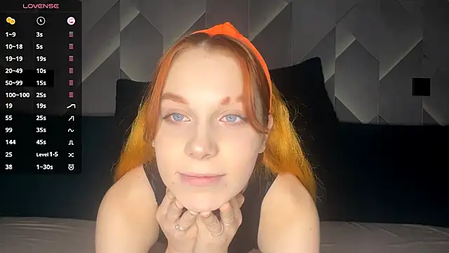 FoxLina online show from 4, 12, 2025