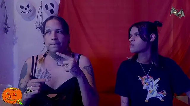 Snapshot of Couple_Moth666 chatting on 24, 10, 2025 Couple Moth666 online show from 24, 10, 2025