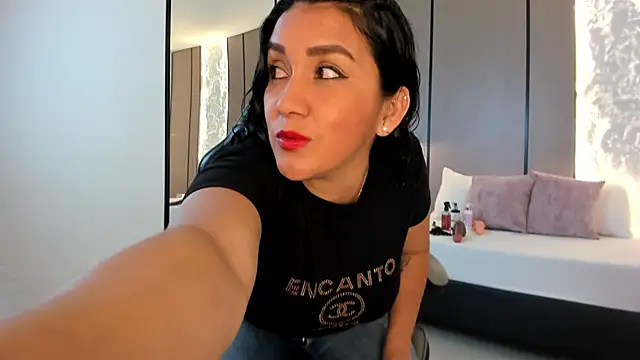 zoee zi online show from 4, 12, 2025