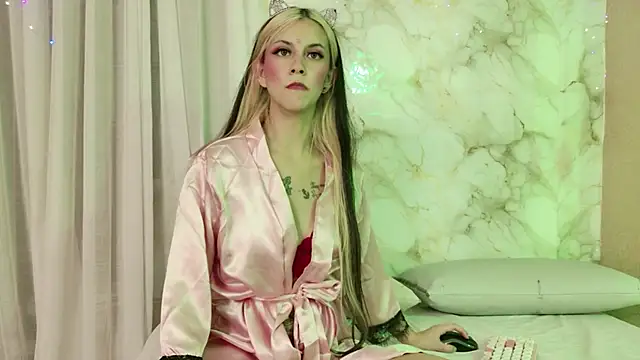 yliria010 online show from 23, 11, 2025