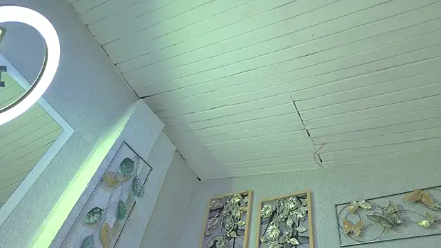 yliria010 online show from 23, 9, 2025