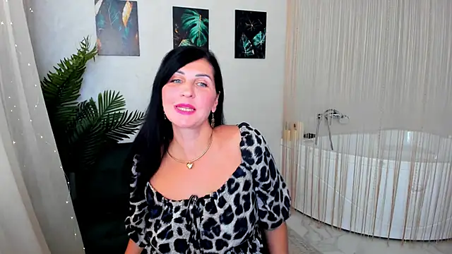 Moon Veloure1 online show from 29, 9, 2025