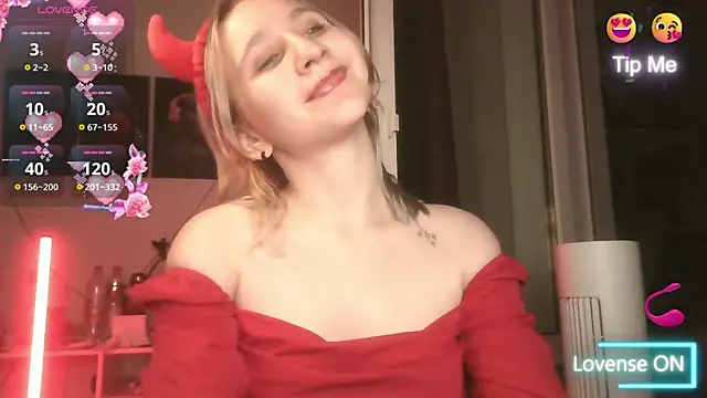 Snapshot of ChristinaFivePlus chatting on 7, 10, 2025 ChristinaFivePlus online show from 7, 10, 2025