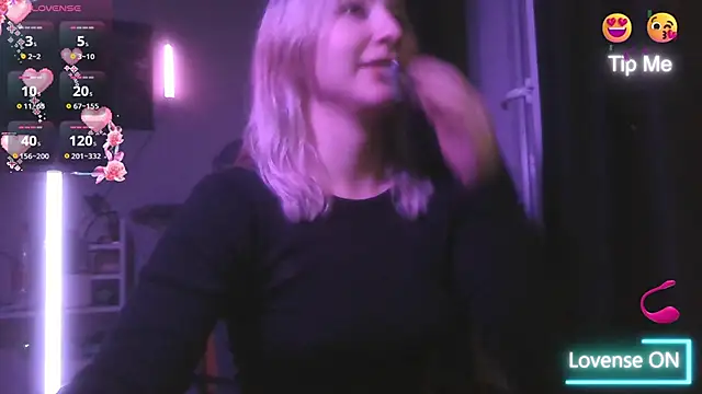 Snapshot of ChristinaFivePlus chatting on 5, 10, 2025 ChristinaFivePlus online show from 5, 10, 2025