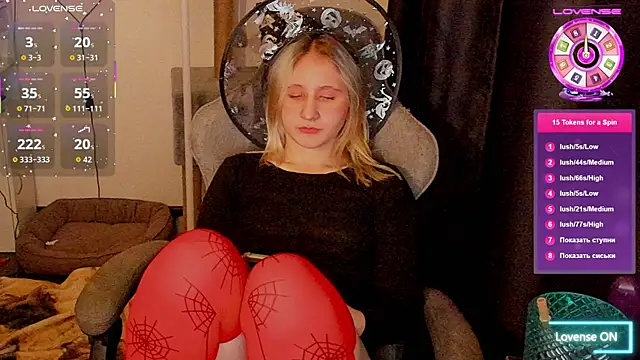 Snapshot of ChristinaFivePlus chatting on 17, 10, 2025 ChristinaFivePlus online show from 17, 10, 2025