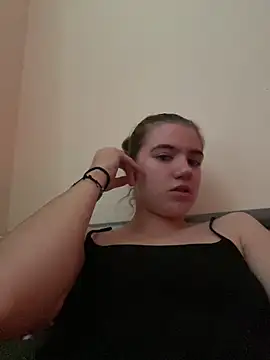 Snapshot of Lucy-XXX- chatting on 7, 10, 2025 Lucy-XXX- online show from 7, 10, 2025