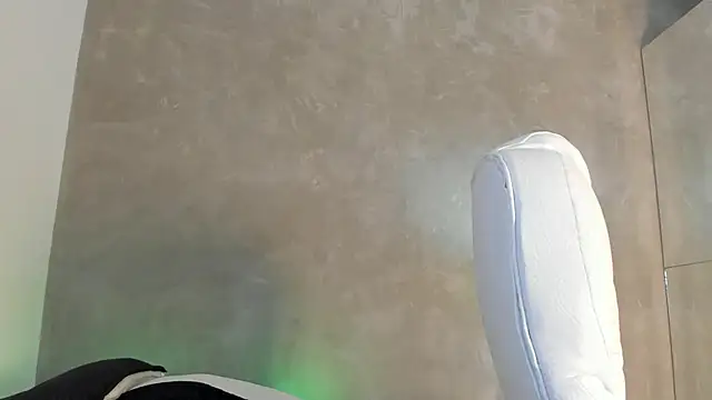 dylan cross  online show from 18, 11, 2025