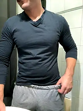 Snapshot of giovan2020 chatting on 12, 11, 2025 giovan2020 online show from 12, 11, 2025