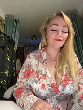 Snapshot of Sweet-blonde chatting on 9, 7, 2026 Sweet-blonde online show from 9, 7, 2026