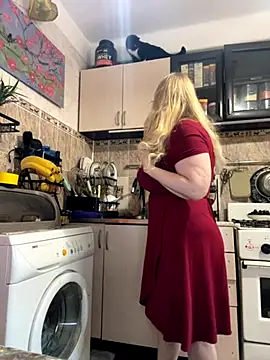 Snapshot of Sweet-blonde chatting on 9, 10, 2025 Sweet-blonde online show from 9, 10, 2025