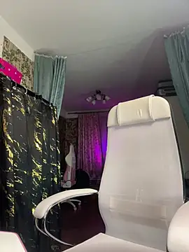 Snapshot of Sweet-blonde chatting on 4, 6, 2026 Sweet-blonde online show from 4, 6, 2026