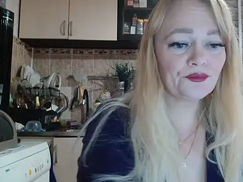 Snapshot of Sweet-blonde chatting on 6, 10, 2025 Sweet-blonde online show from 6, 10, 2025