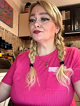 Snapshot of Sweet-blonde chatting on 10, 10, 2025 Sweet-blonde online show from 10, 10, 2025