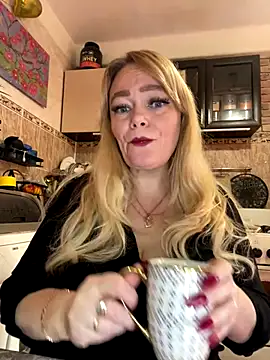 Snapshot of Sweet-blonde chatting on 16, 10, 2025 Sweet-blonde online show from 16, 10, 2025