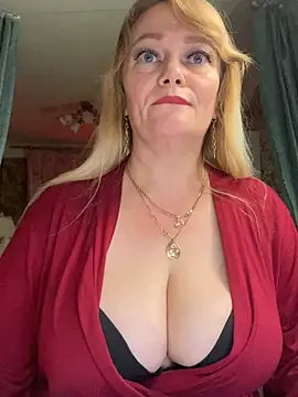 Snapshot of Sweet-blonde chatting on 8, 7, 2026 Sweet-blonde online show from 8, 7, 2026
