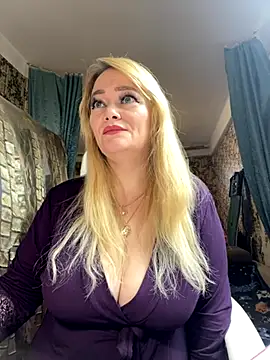 Snapshot of Sweet-blonde chatting on 18, 11, 2025 Sweet-blonde online show from 18, 11, 2025