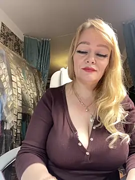 Snapshot of Sweet-blonde chatting on 23, 11, 2025 Sweet-blonde online show from 23, 11, 2025