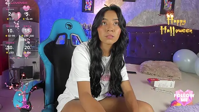 Lauren smiles online show from 4, 11, 2025