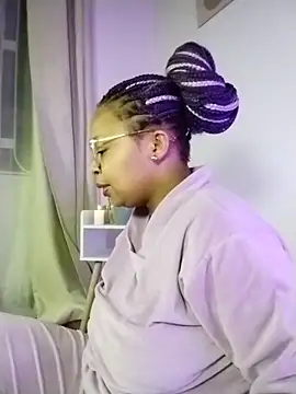 Lauraricci   online show from 5, 11, 2025