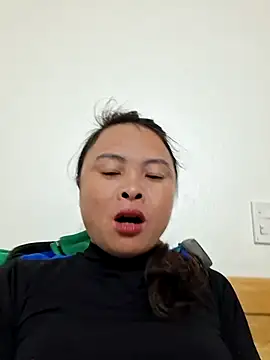 xuxulovezz online show from 18, 11, 2025