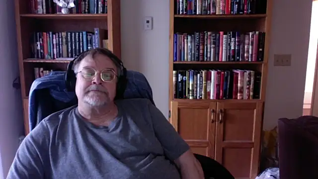 Vinyl22xh online show from 11, 4, 2026