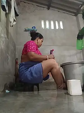 Snapshot of reya743 chatting on 7, 11, 2025 reya743 online show from 7, 11, 2025